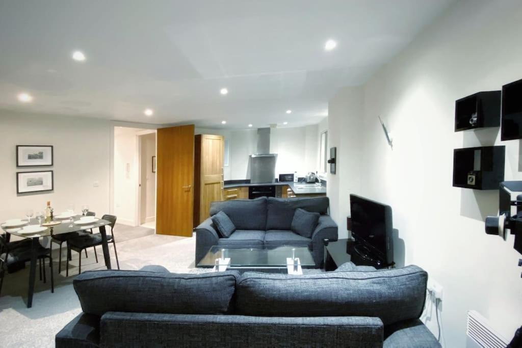 Two Bedroom Luxury Apt With Film Style Swansea Ngoại thất bức ảnh
