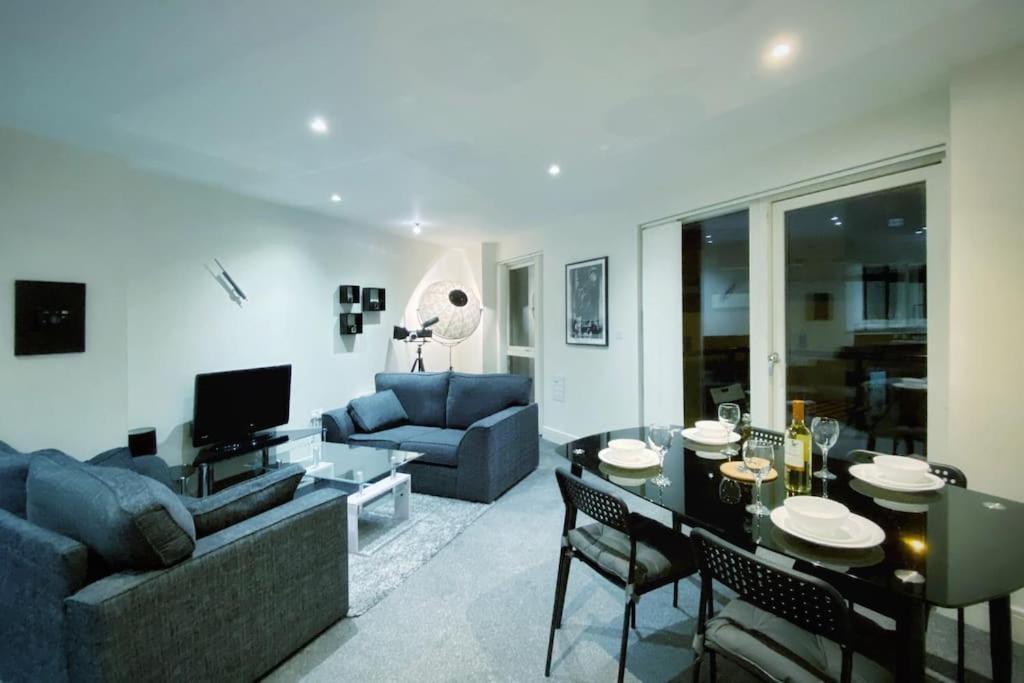 Two Bedroom Luxury Apt With Film Style Swansea Ngoại thất bức ảnh