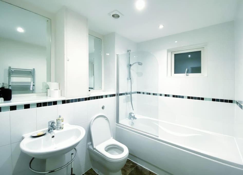 Two Bedroom Luxury Apt With Film Style Swansea Ngoại thất bức ảnh